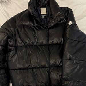 Vuori Shiny Black Puffer Jacket